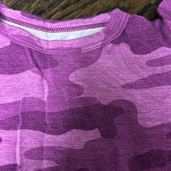 Little Sleepies Flutter Tee 18-24m Purple Camo - Picture 4 of 7